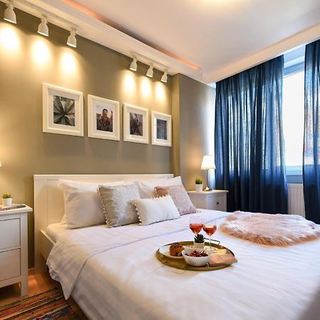 Downtown Oasis: Central Apartments With Cozy Charm Бухарест Экстерьер фото