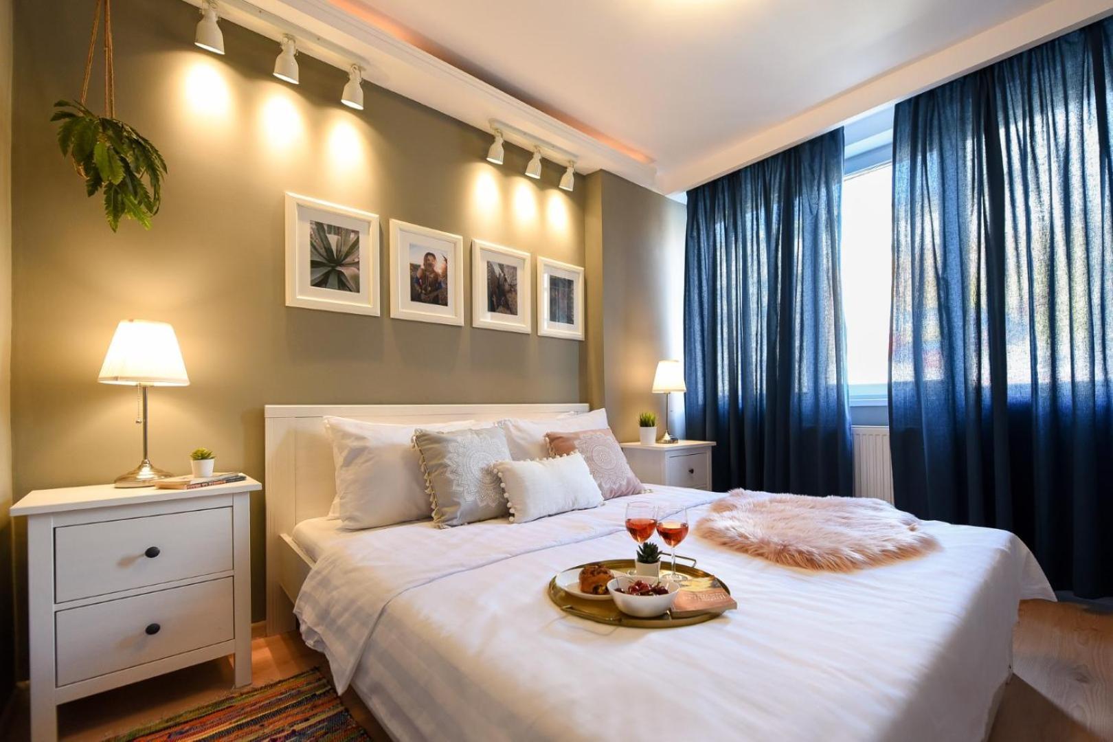Downtown Oasis: Central Apartments With Cozy Charm Бухарест Экстерьер фото